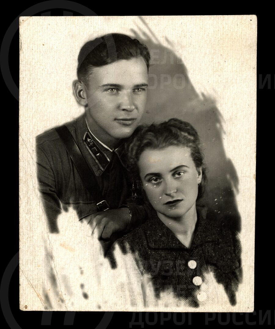Михаил Елисеев с женой. 1941 г.