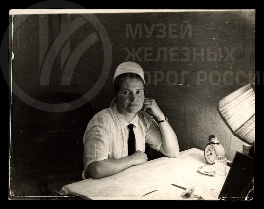 Галина Ивановна Юрьева (Голева) – дежурная по станции. 1966 г.