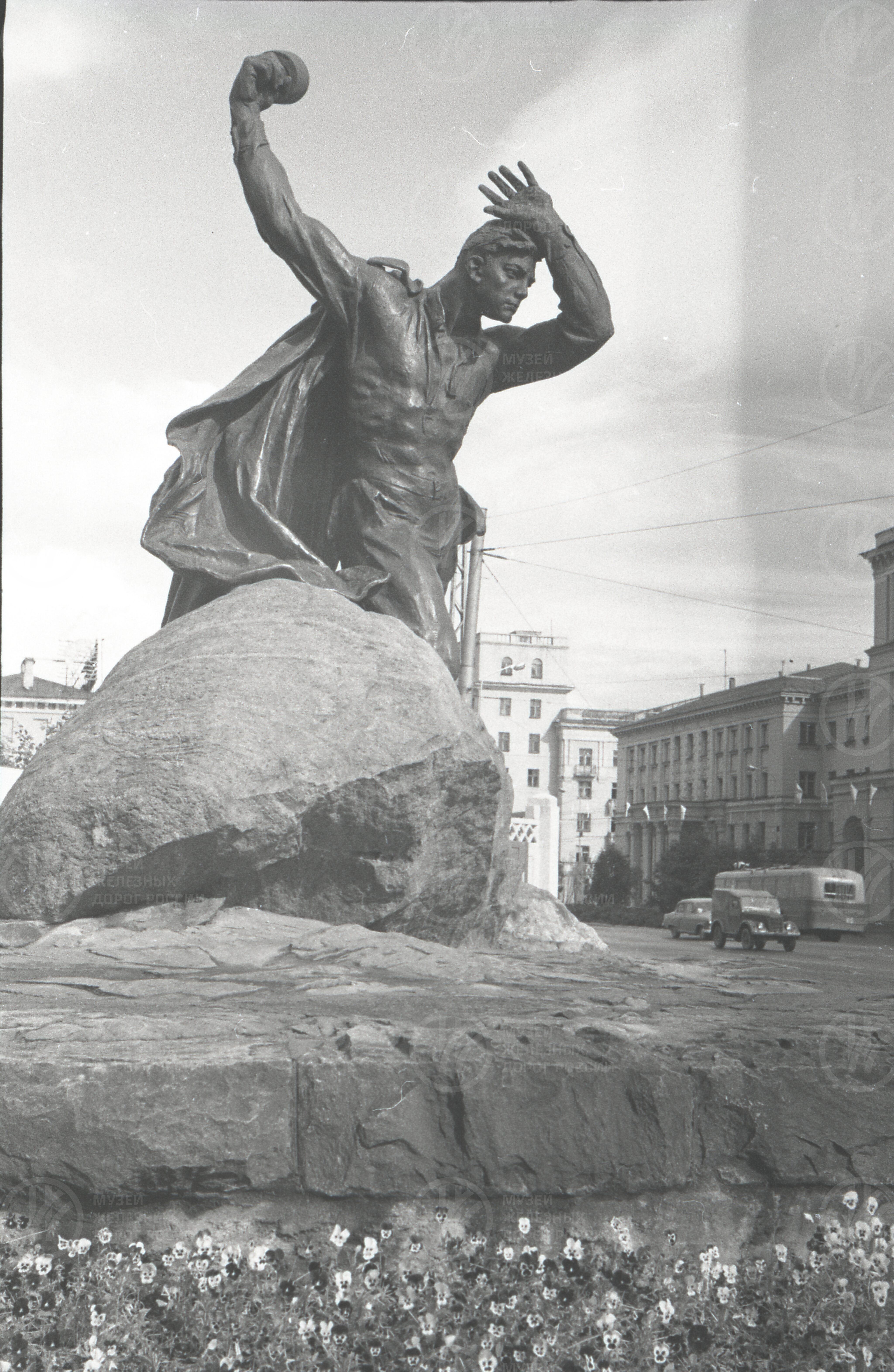 Привокзальная площадь. Город Мурманск. 1966 г., изображение 3