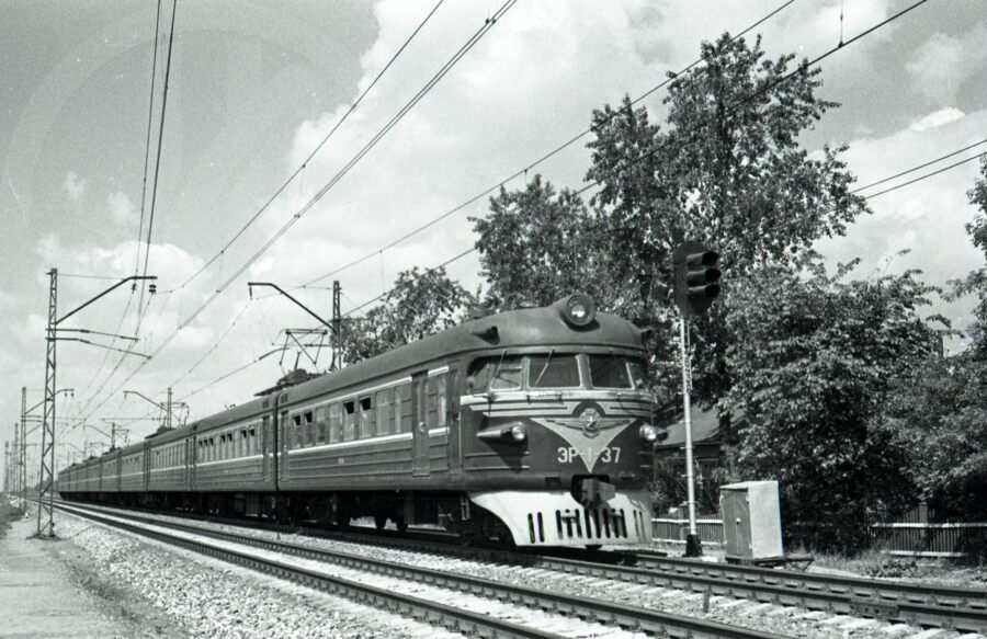 Скоростной поезд с электровозом ЧС2. 1963 г.