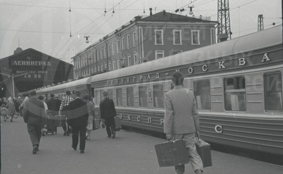Скоростной экспресс №6 у Московского вокзала