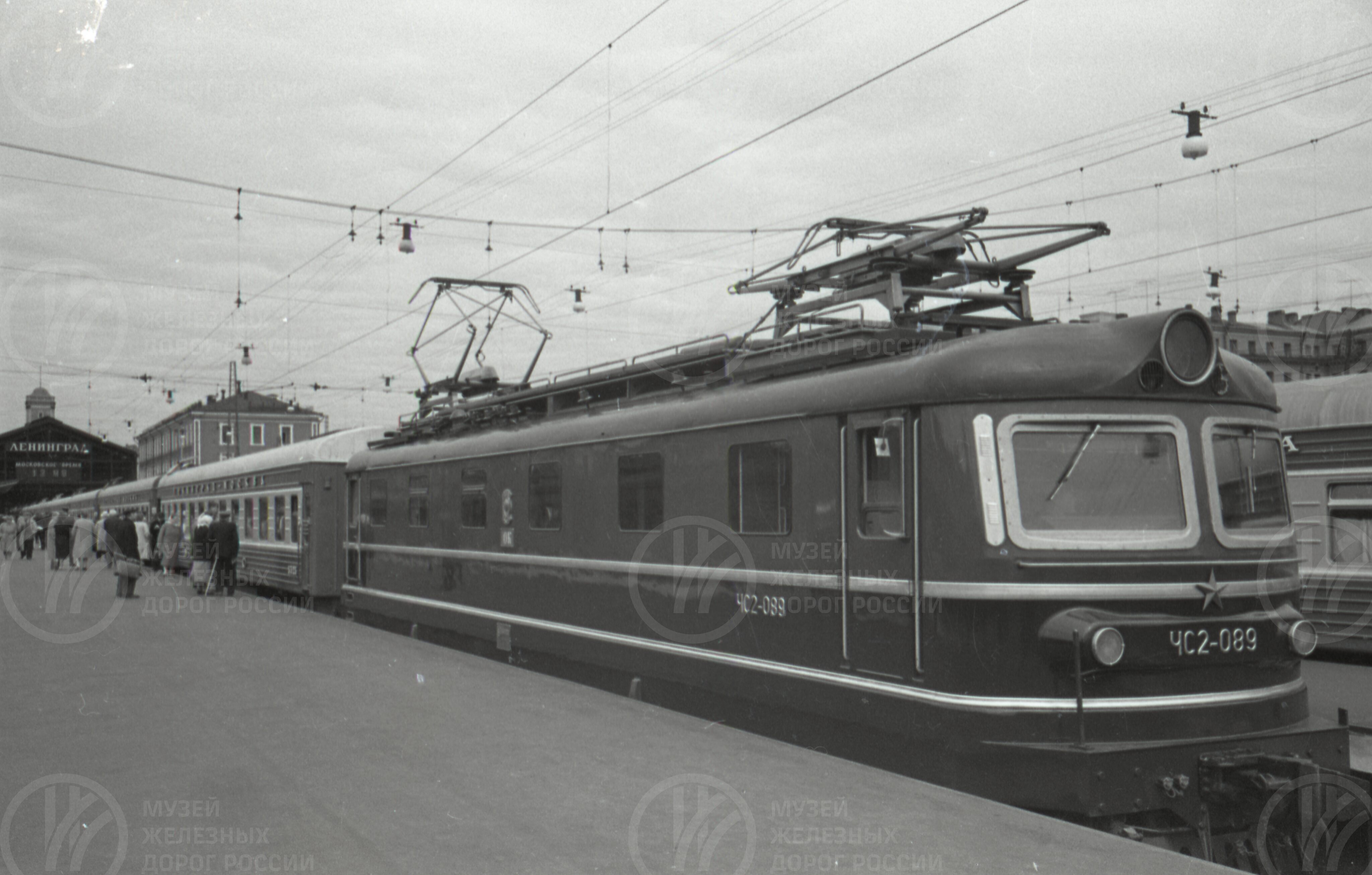 Скоростной поезд №5/6 с электровозом ЧС2. 1963 г., image 1