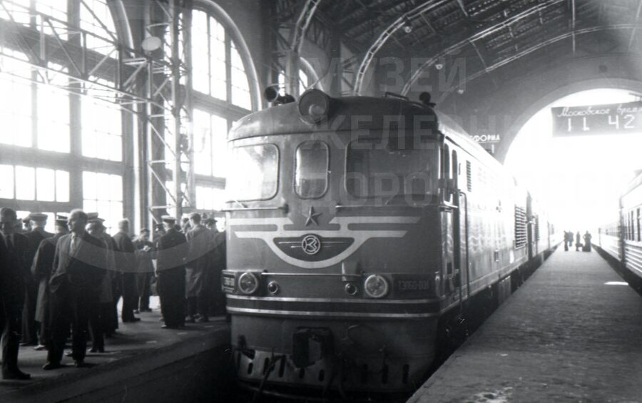Первый электро-экспресс прибывает из Ленинграда в Москву. 1962 г.