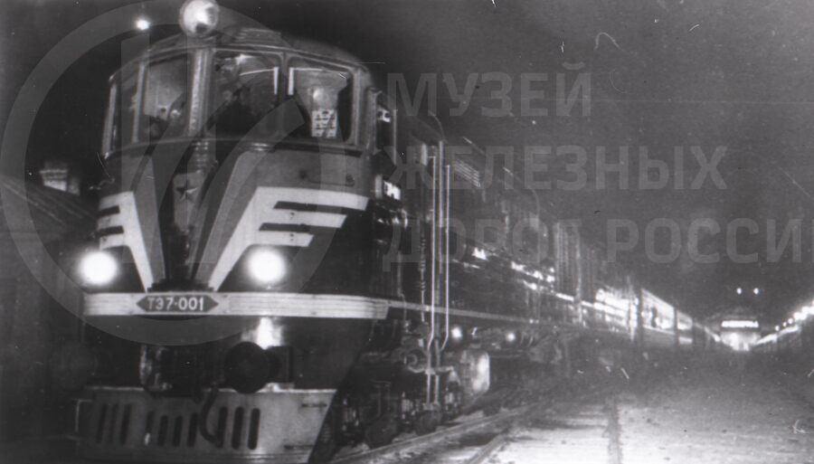 Первый скоростной поезд с тепловозом ТЭ7. 1957 г.