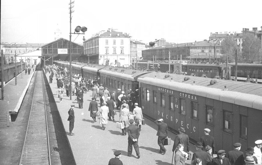 Прибытие «Красной стрелы» в Ленинград. 1933 г.