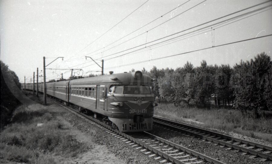 Моторвагонные электросекции в пути. 1964 г.