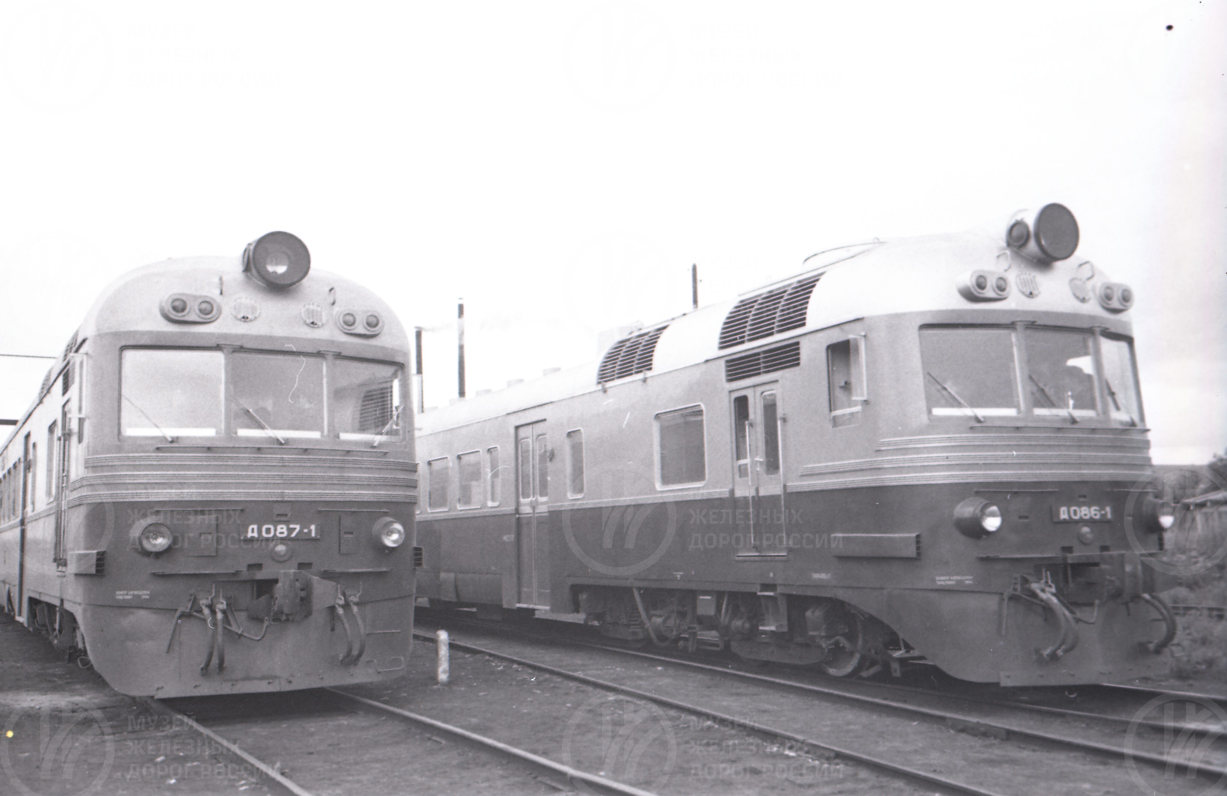 Дизель-поезд пригородного сообщения. 1964 г., image 2
