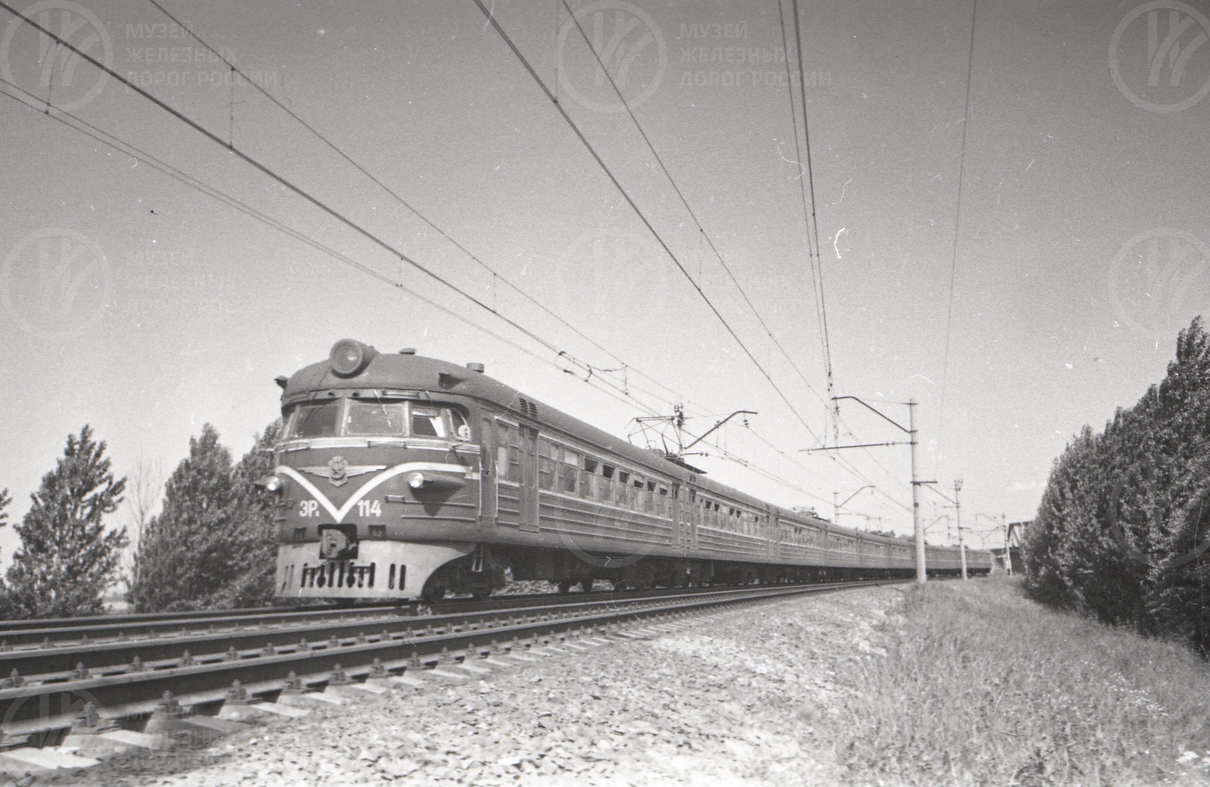 Электропоезд ЭР1-114, image 1