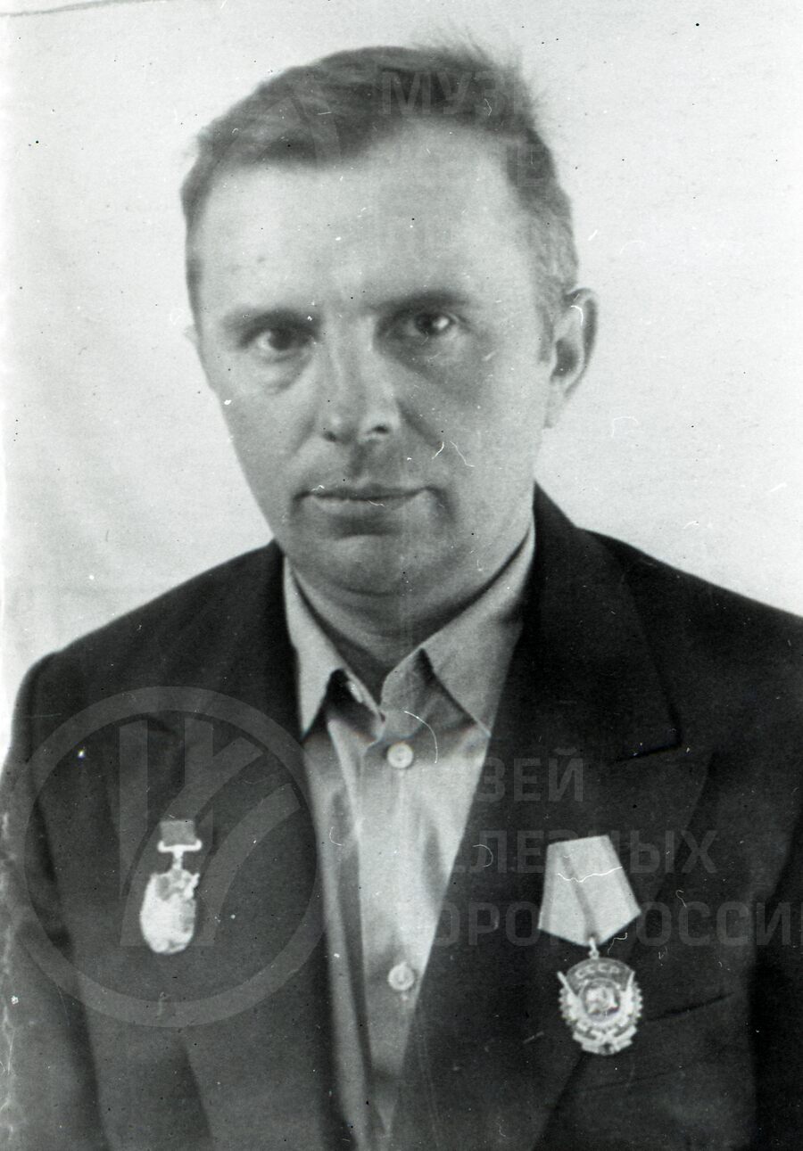 В.В. Семенов. Машинист тепловоза депо Дно
