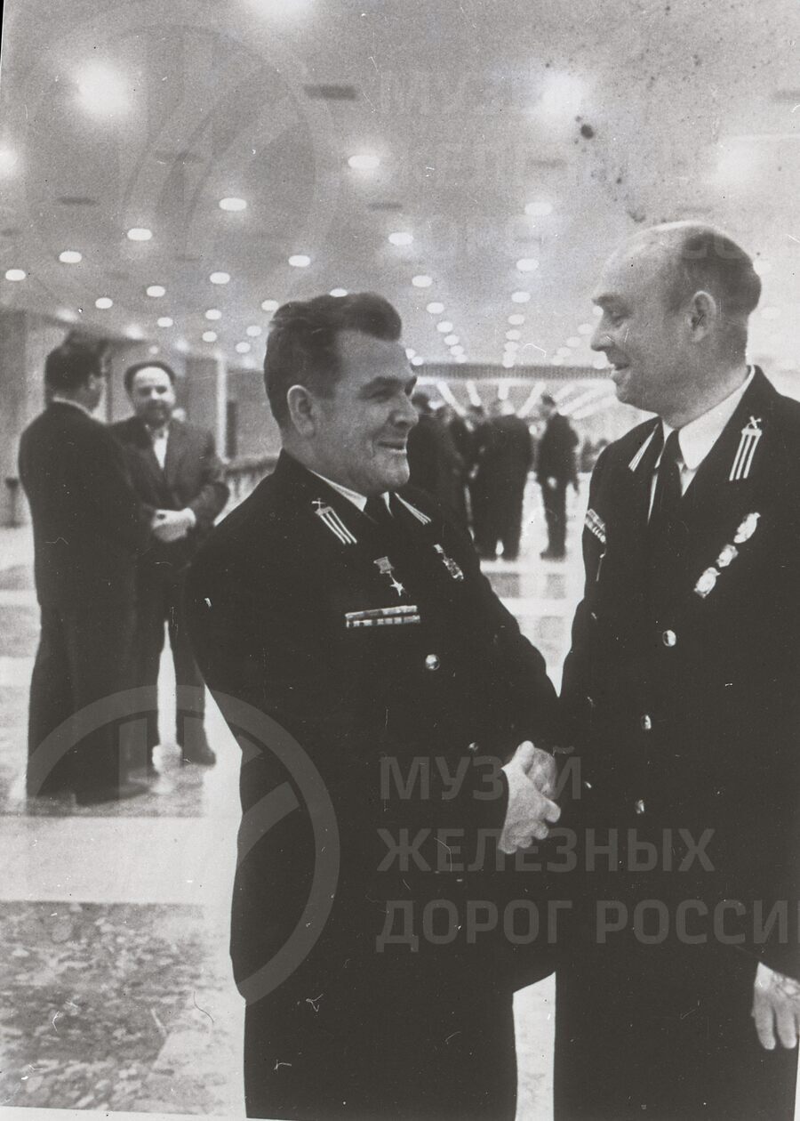 В.А. Шмакалов и А.В. Соколов. Машинисты Октябрьской железной дороги