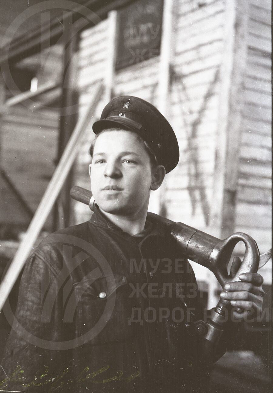 И.И. Меркульев. Клепальщик Бологовского вагонного депо