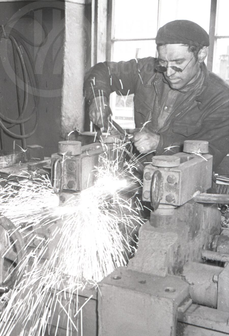 Аринчеков – газосварщик. Вагонное депо Ленинград-Сортировочный-Московский
