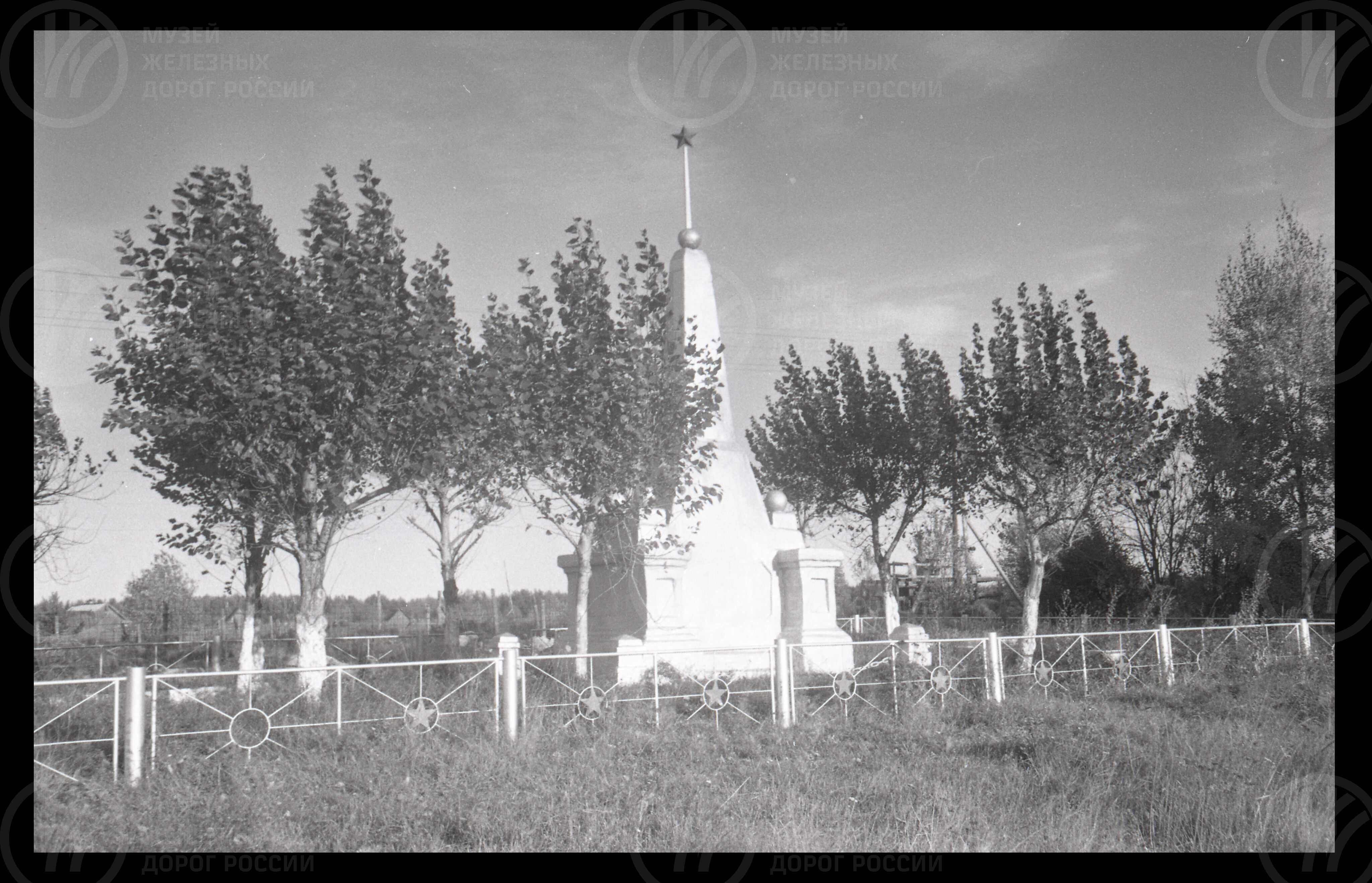 Памятник-обелиск. Станция Масельская, изображение 2