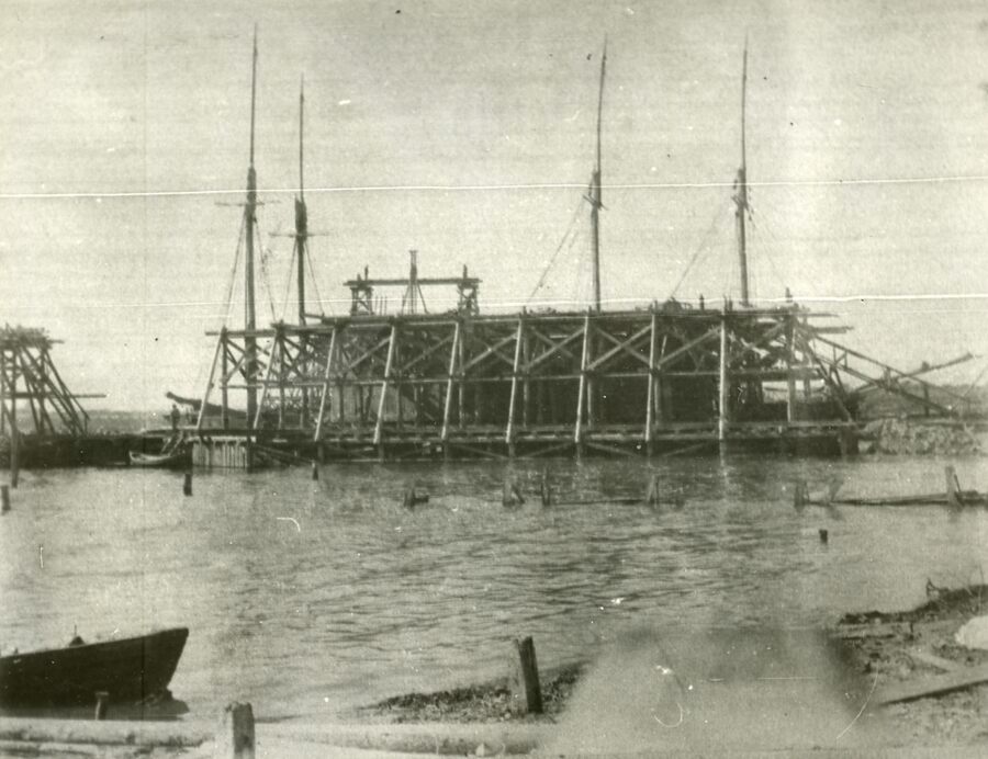 Стенд для монтажа частей пролета. Деревня Клочки. 1912 г.