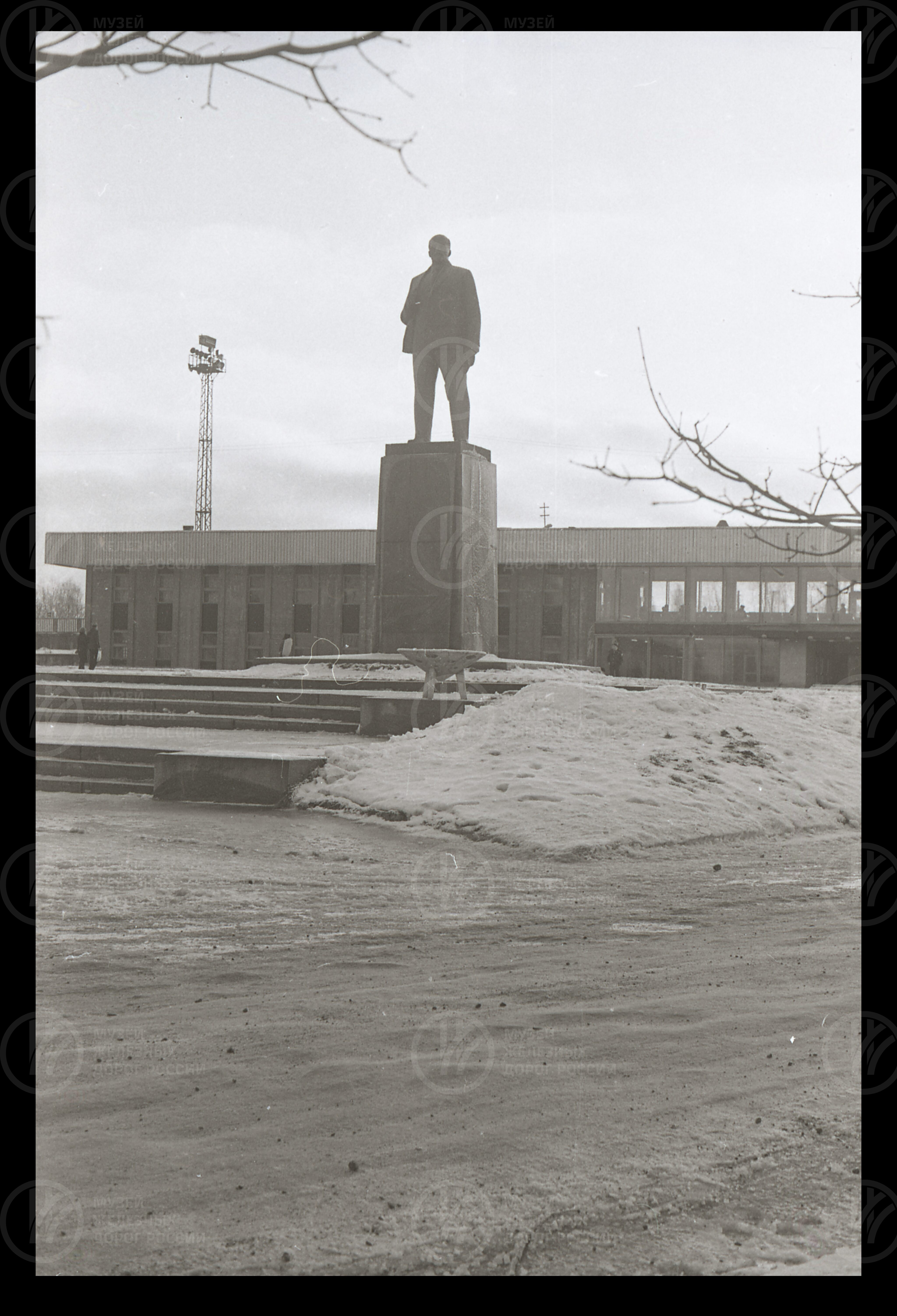Памятник В.И. Ленину. Станция Лодейное Поле, изображение 1
