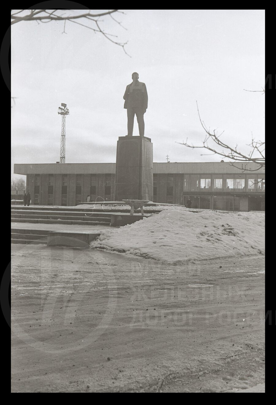 Памятник В.И. Ленину. Станция Лодейное Поле