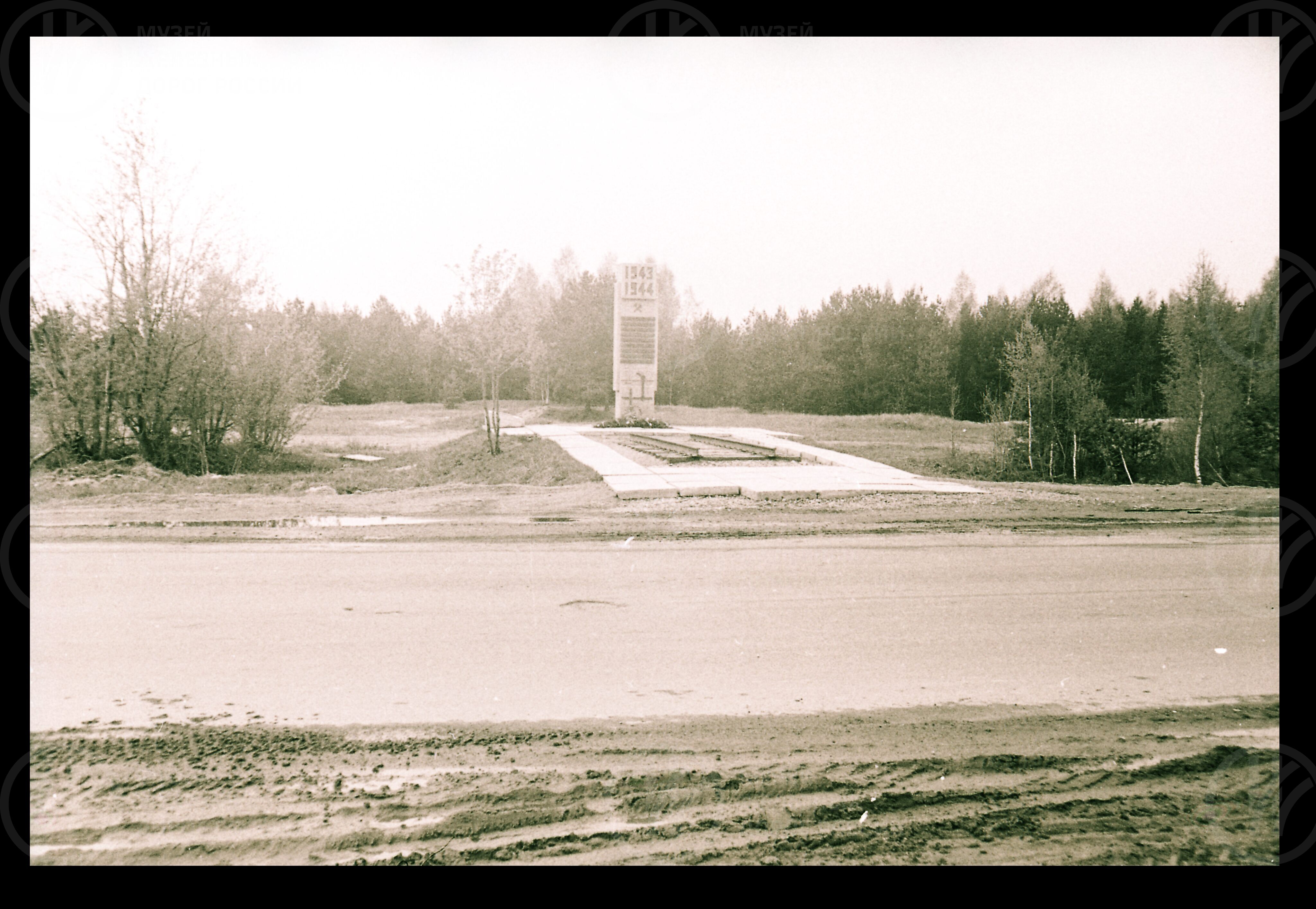 Стела на 64-м километре шоссе Шлиссельбург – Поляны, image 1