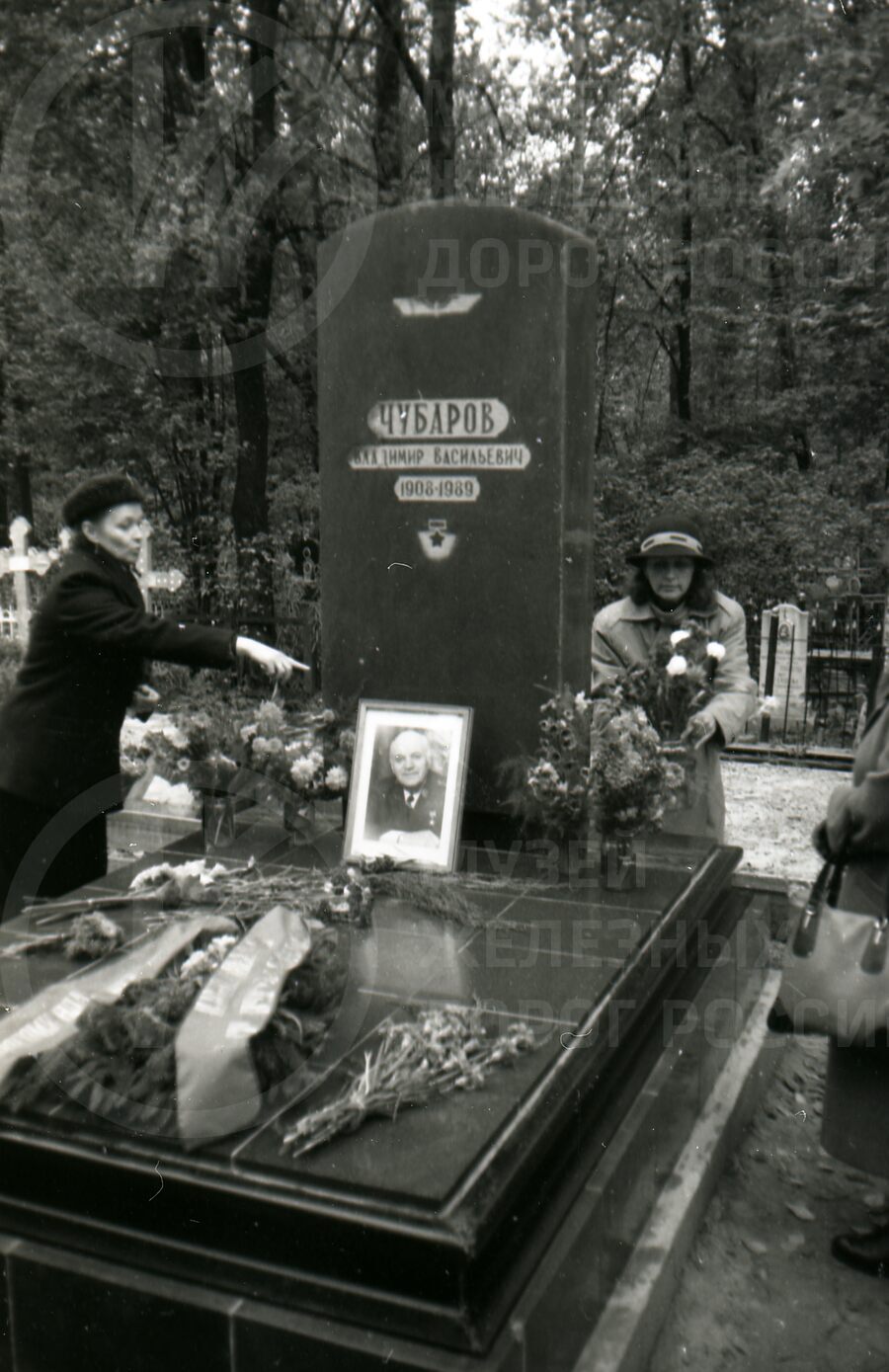 Могила В.В. Чубарова на Серафимском кладбище