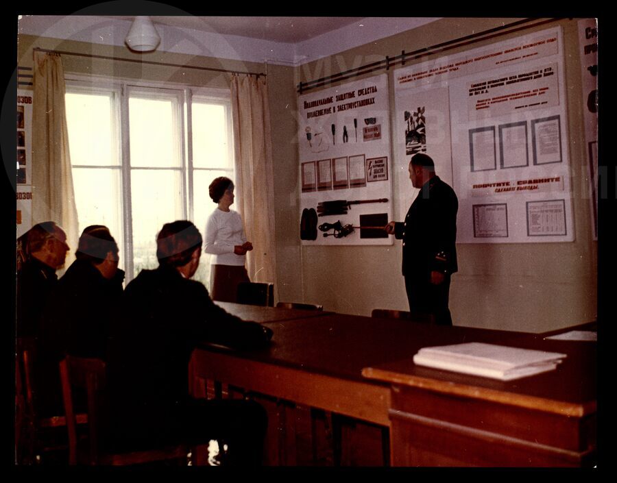 Занятия с локомотивными бригадами по электробезопасности. 1974 г.