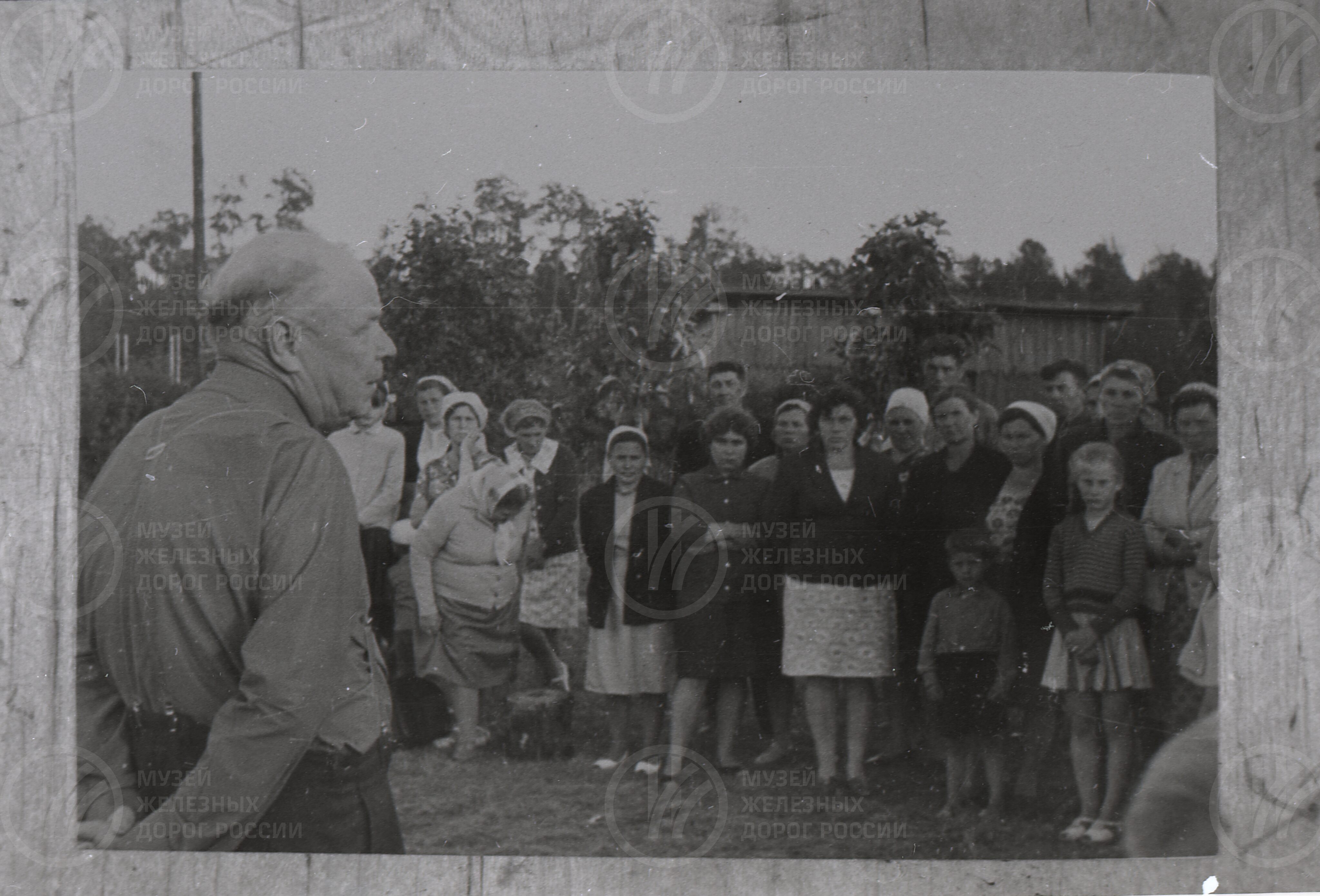 Выступает В.М. Виролайнен. Станция Копорье. 1968 г., изображение 1