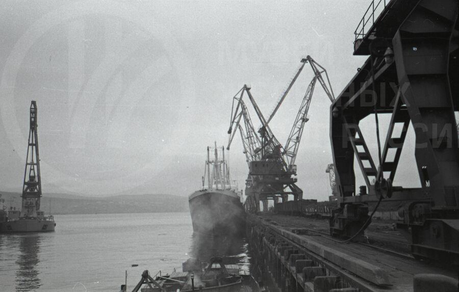 Грузовая служба. Мурманский морской порт