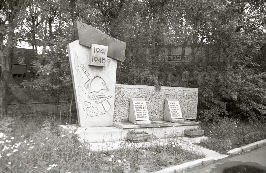Памятник погибшим железнодорожникам в 1941-1945 гг. Станция Кемь