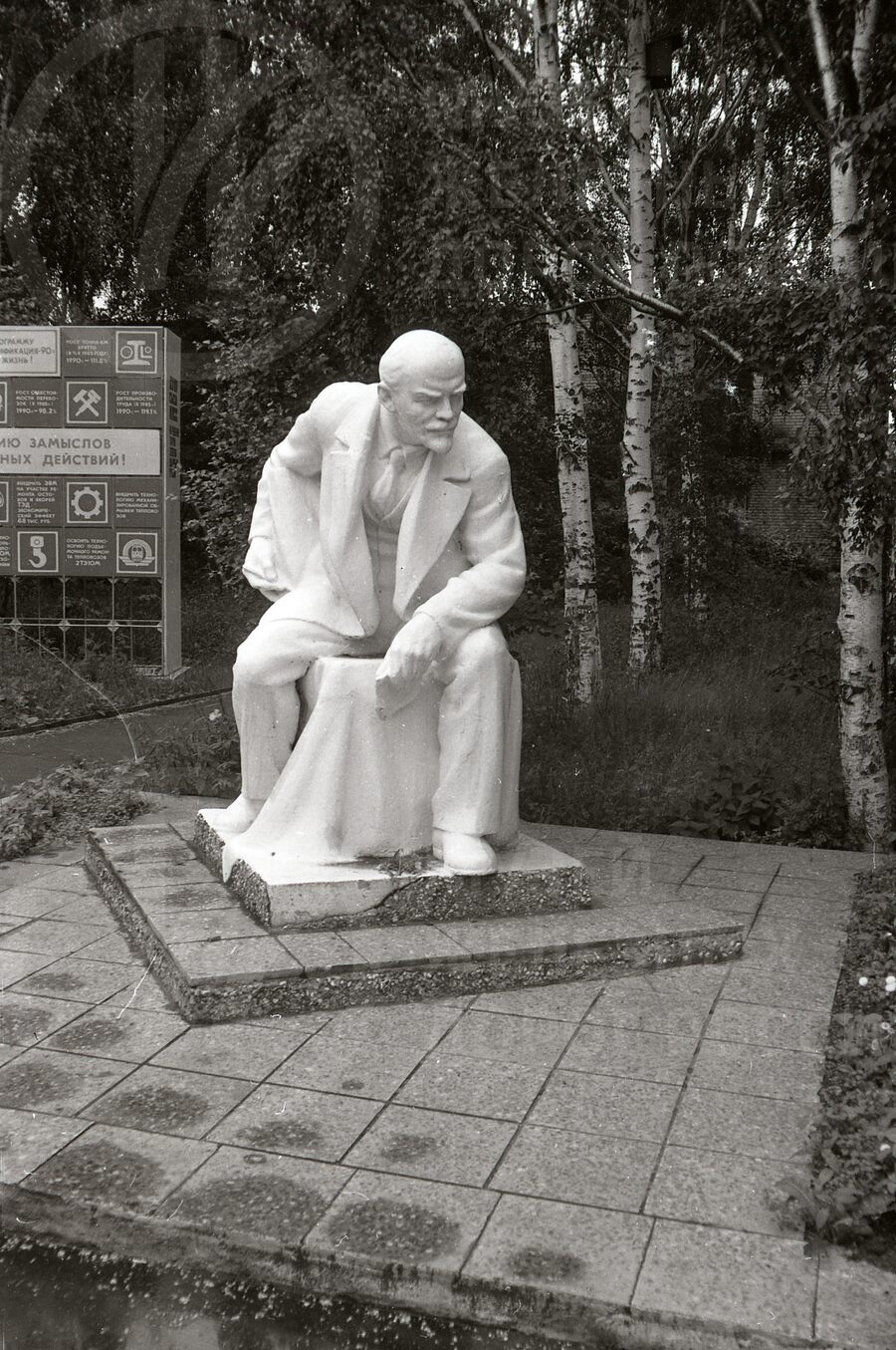 Памятник В.И. Ленину. Локомотивное депо. Станция Петрозаводск