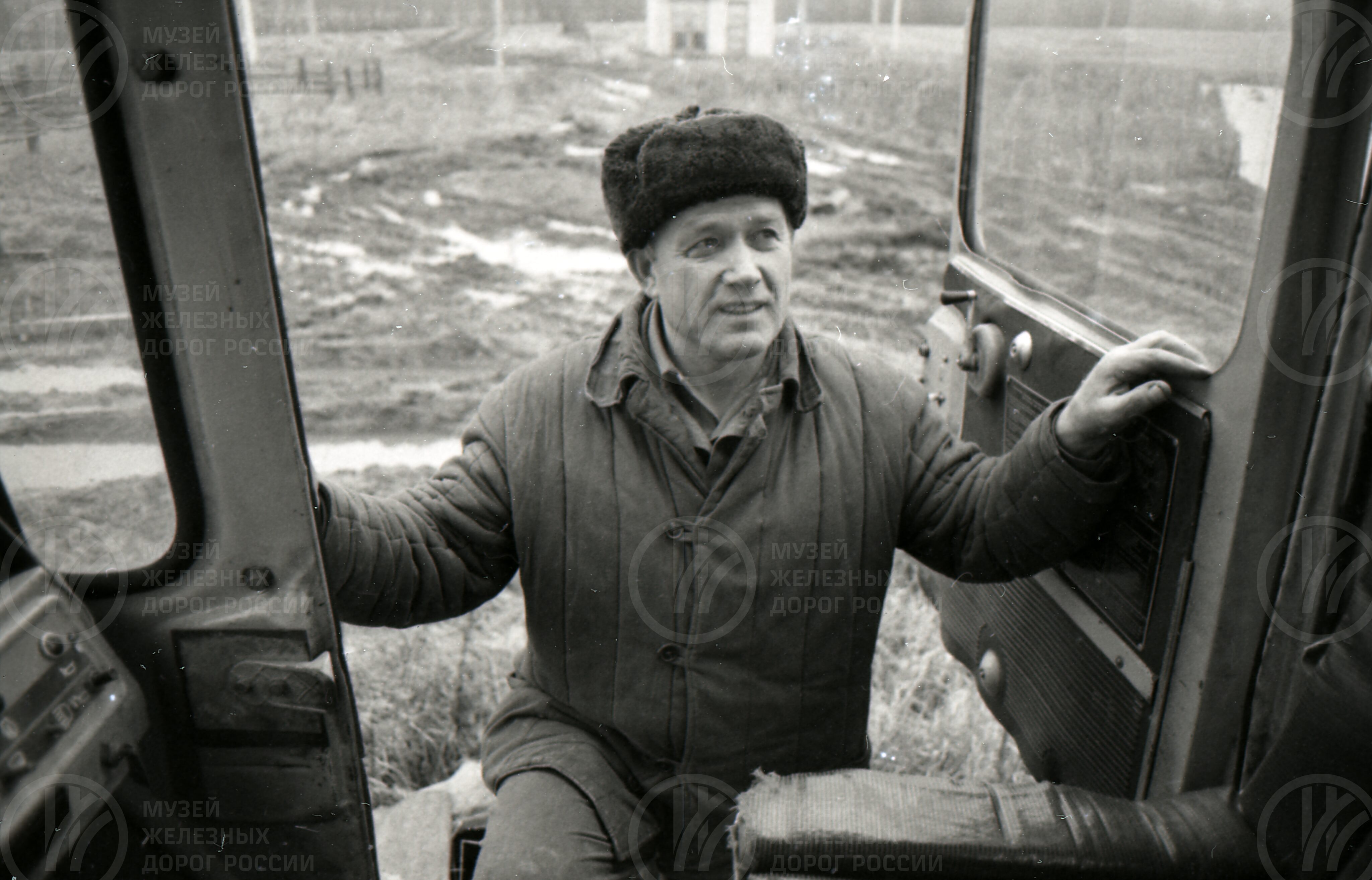 Механизатор совхоза «Ленинская искра». Ленинградская область. 1986–1987 гг., изображение 1