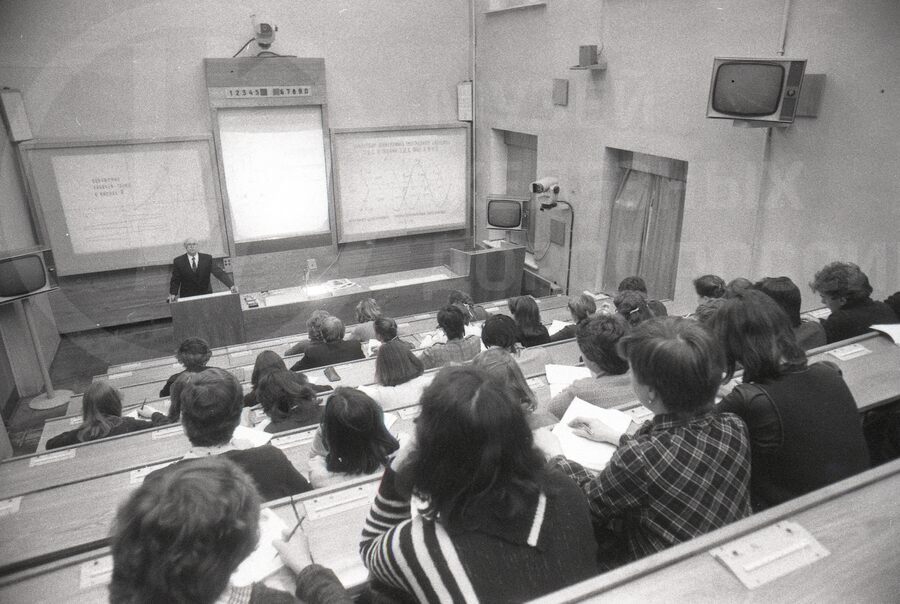 Автоматизированный лекционный зал. ЛИИЖТ. 1986–1987 гг.