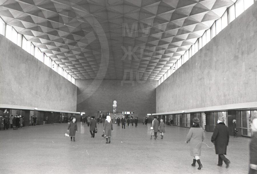 Зал ожидания. Московский вокзал. 1986–1987 гг.