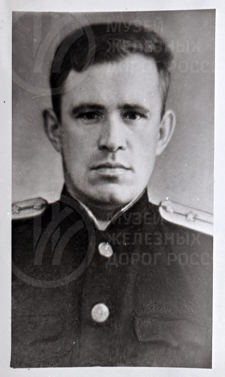 Б.В. Леонтьев. Машинист паровоза депо станции Бологое