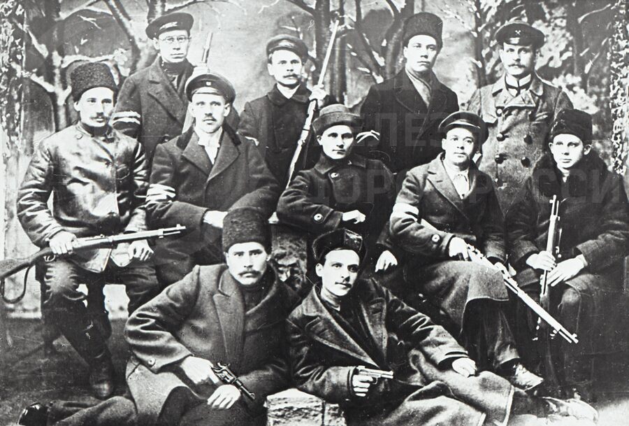 Боевая дружина коммунистов-железнодорожников. Город Петроград. 1917 г.