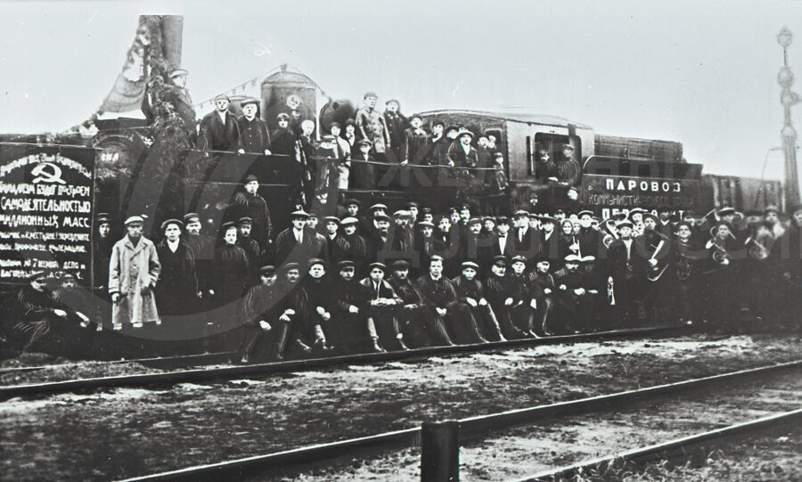 Субботник рабочих паровозного депо станции Бологое. 1924 г.