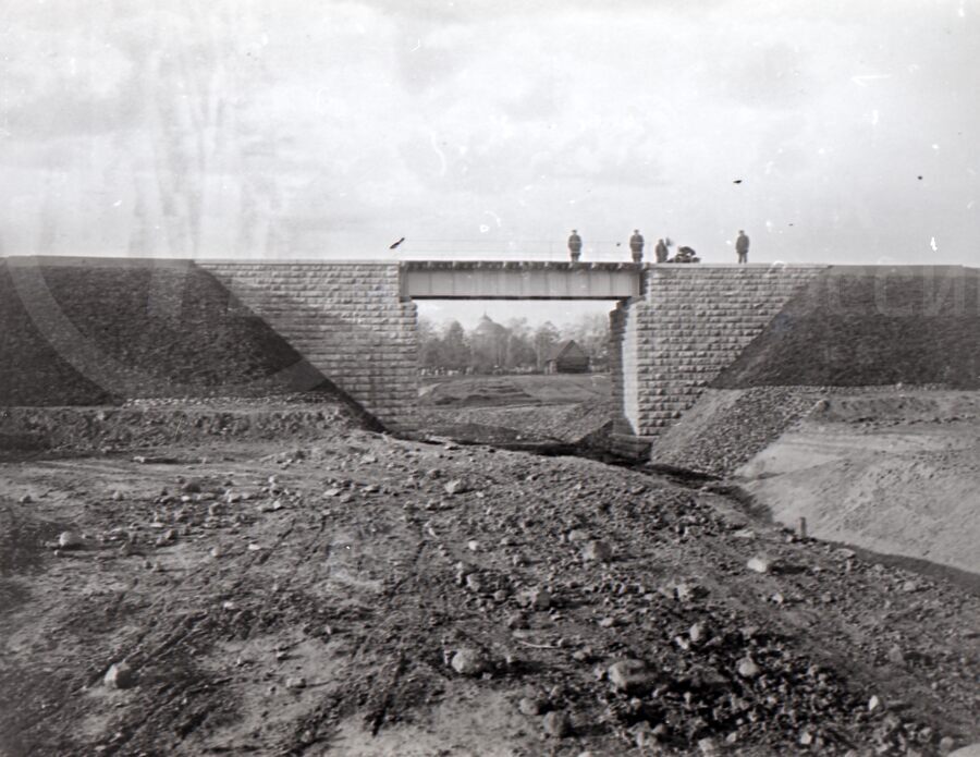 Мост императорской линии через Кузьминский ручей