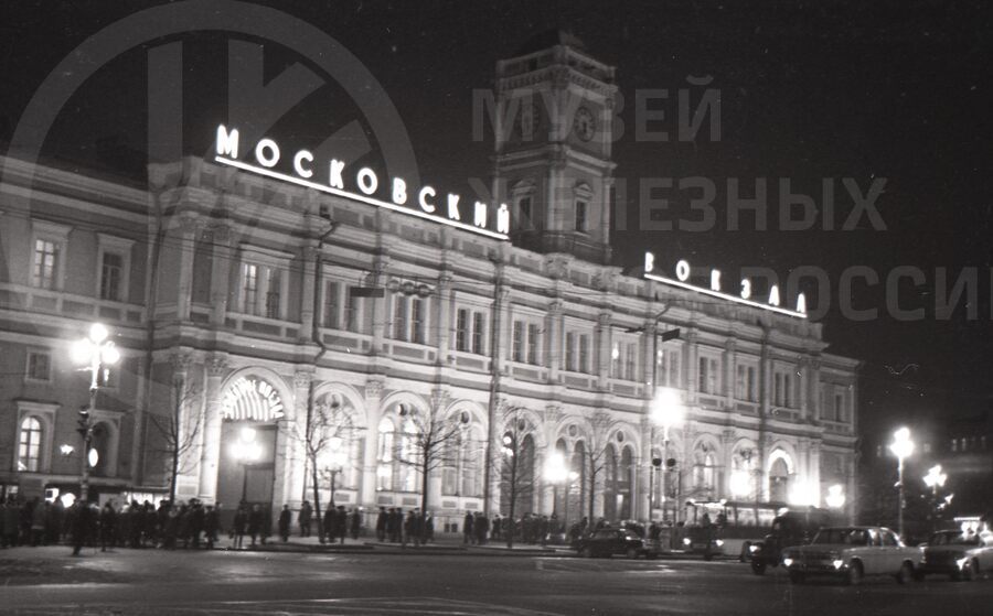Московский вокзал ночью