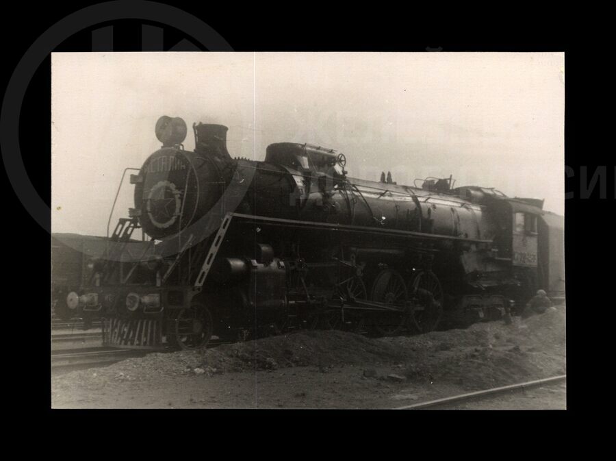 Паровоз ИС20-463 на линии Октябрьской железной дороги. 1950-е годы