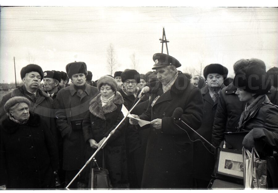 Г.И. Федоров – выступает на открытии стелы. Город Петрокрепость. 1983 г.