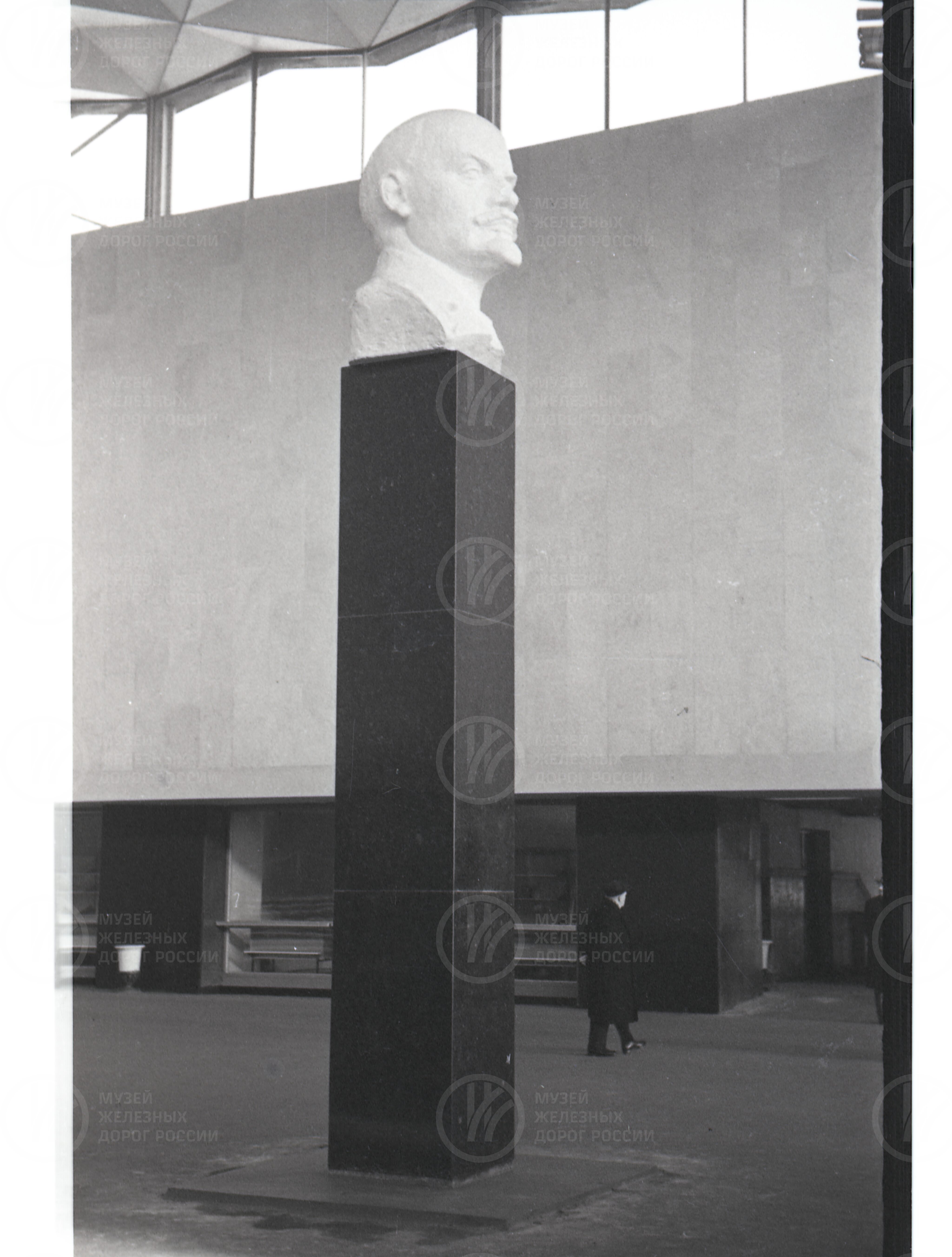 Памятник В.И. Ленину. Московский вокзал, image 2