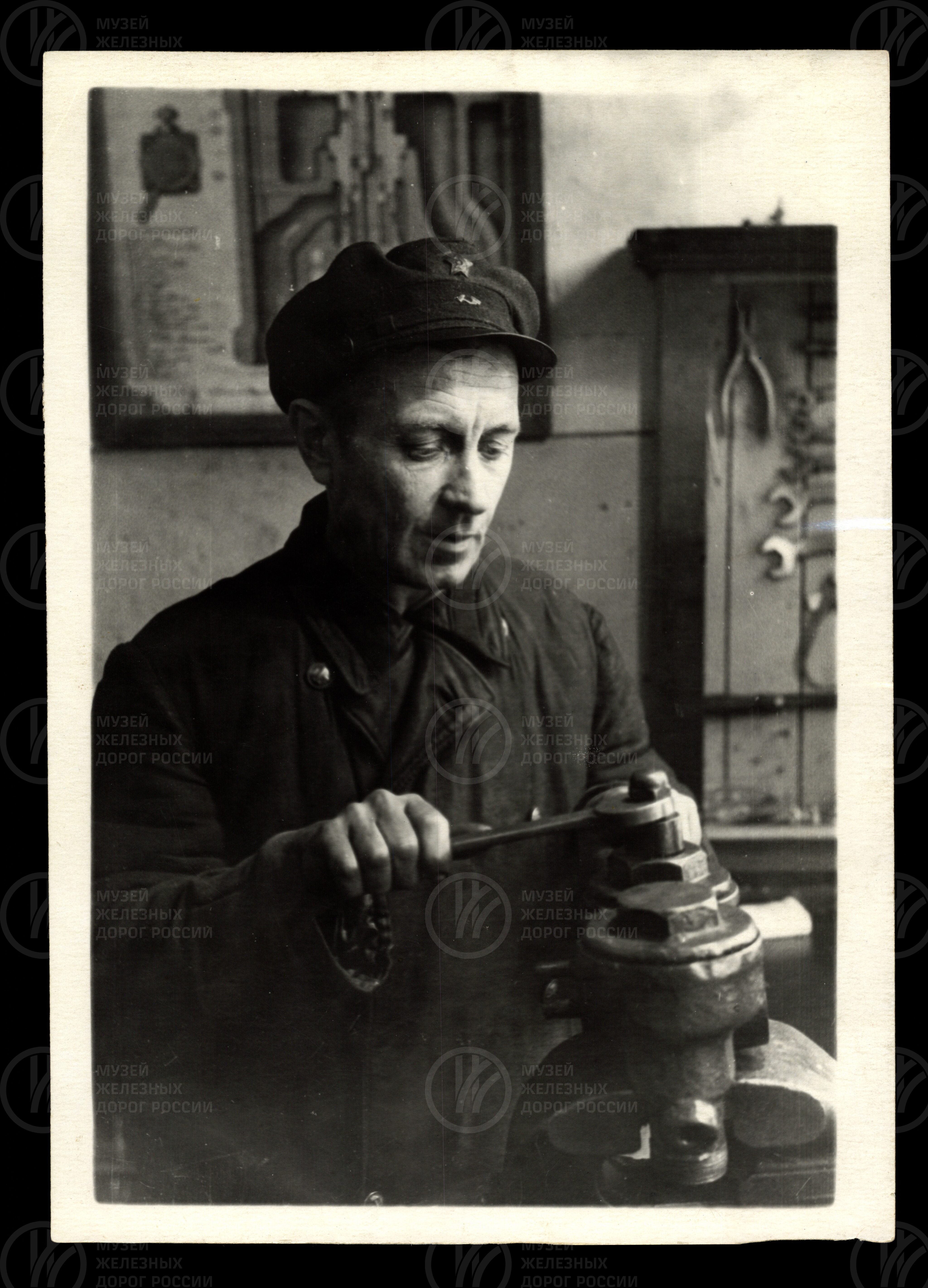М.Н. Андреев – слесарь паровозного депо. 1925 г., изображение 1