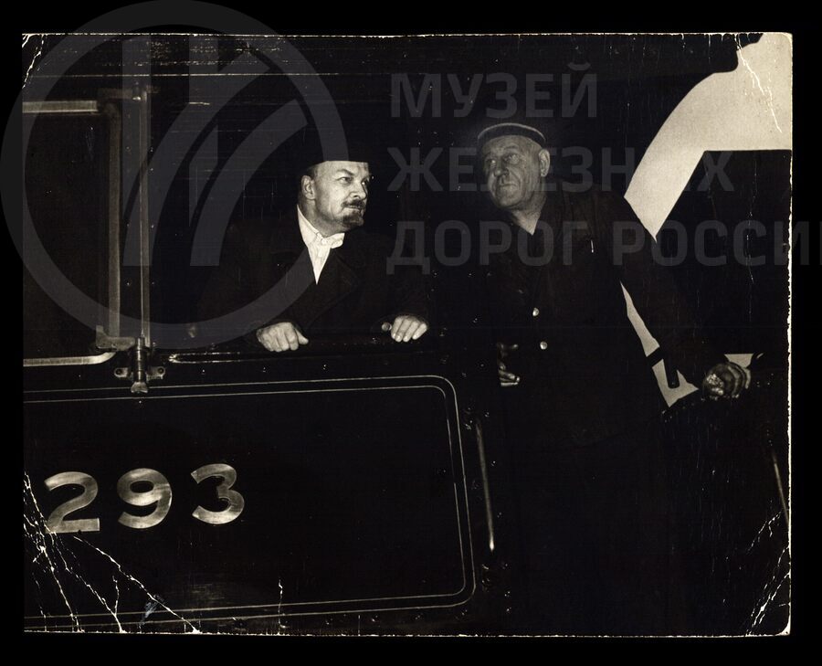 Машинист А.Д. Ландстрем на съемке фильма «Рассказы о Ленине». 1957 г.