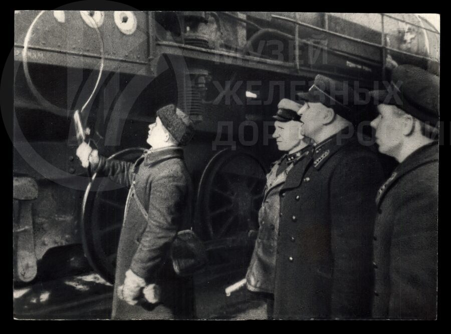 Отправление поезда с паровозом Эш 4468. А.А. Лабут. 1940-е годы