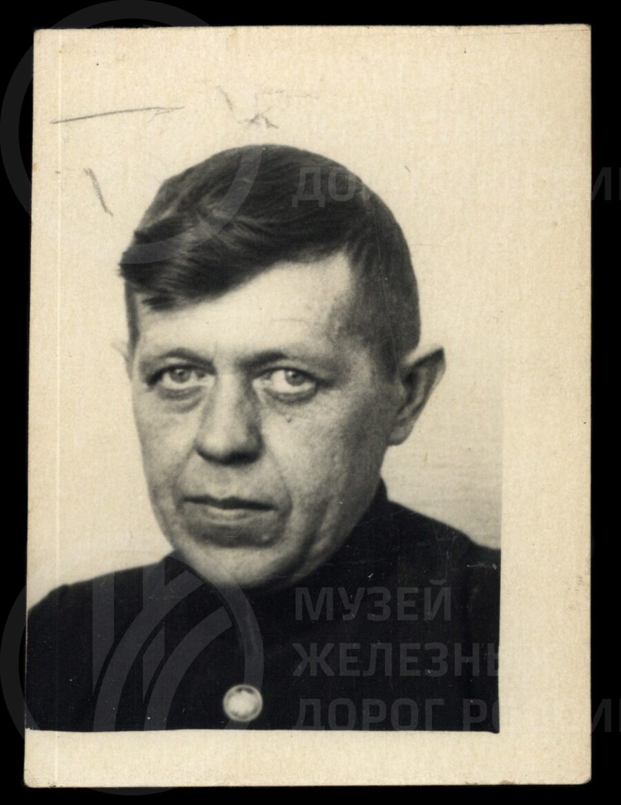 А.С. Конышев – электромеханик связи станции средняя Рогатка. 1940-е годы