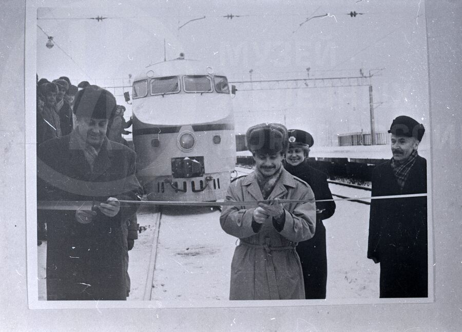 Первый рейс поезда ЭР-200. 1984 г.